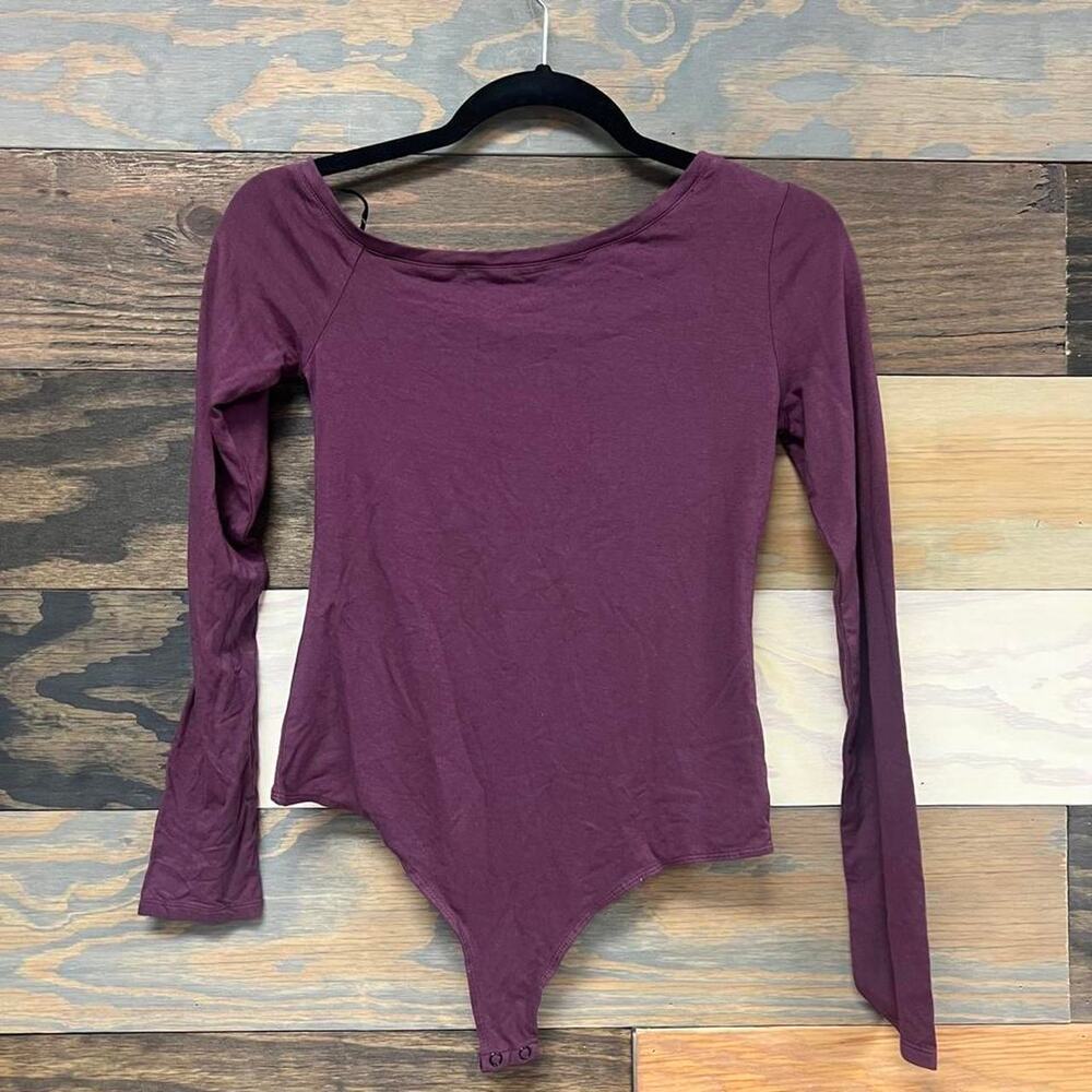 NWT PAIGE Locklyn Bodysuit in a sophisticated mauve wine hue! Size S